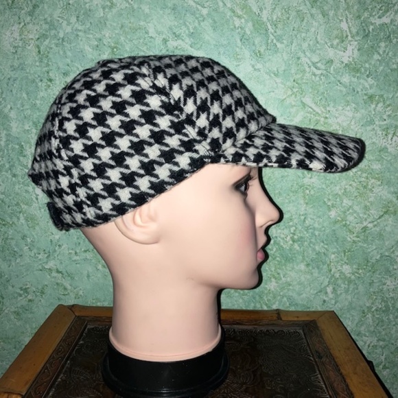 GAP black and white woman’s hat - Picture 4 of 5